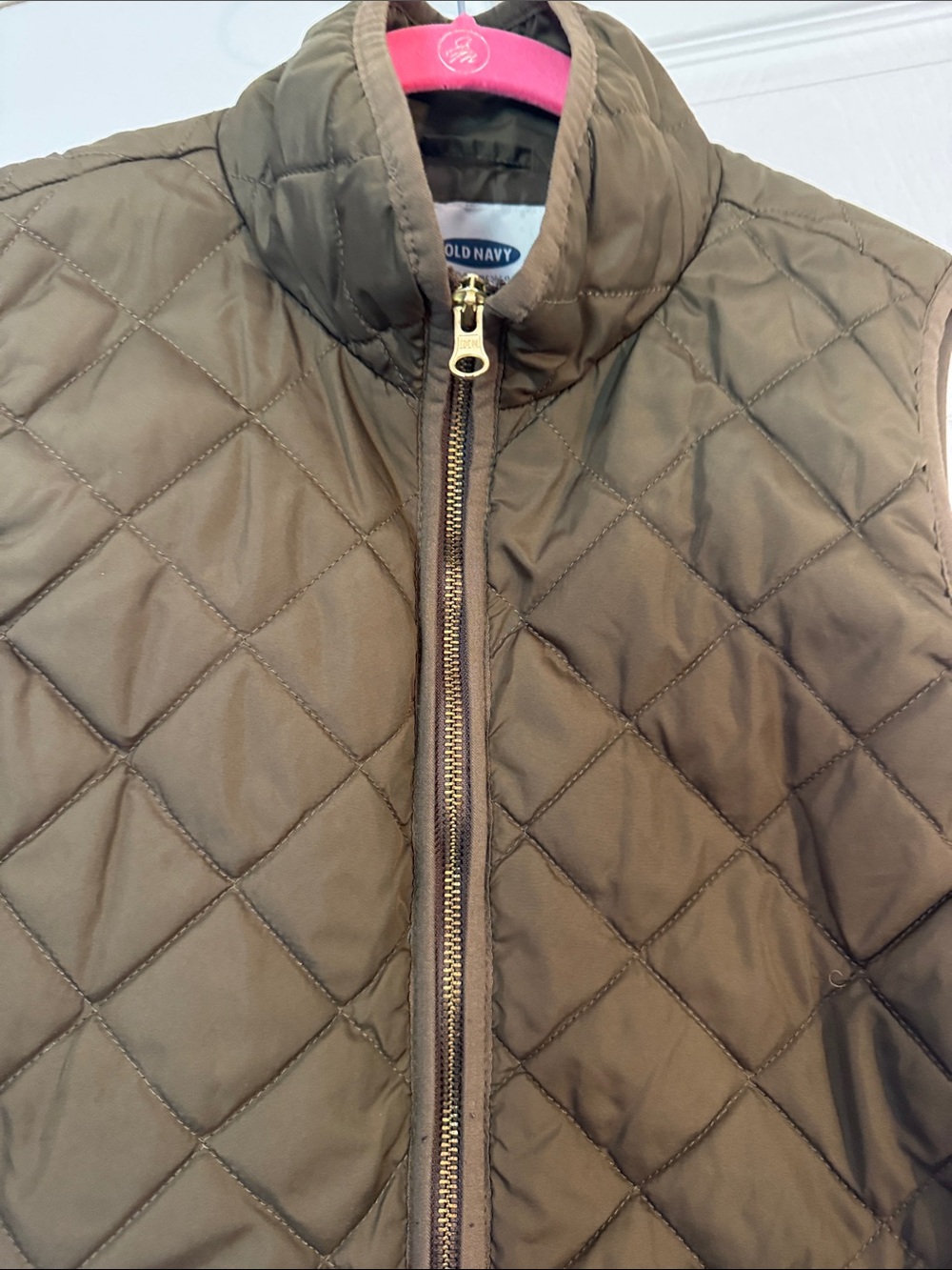 Old Navy Women’s Quilted Olive Full Zip Layering Vest - Picture 3 of 7